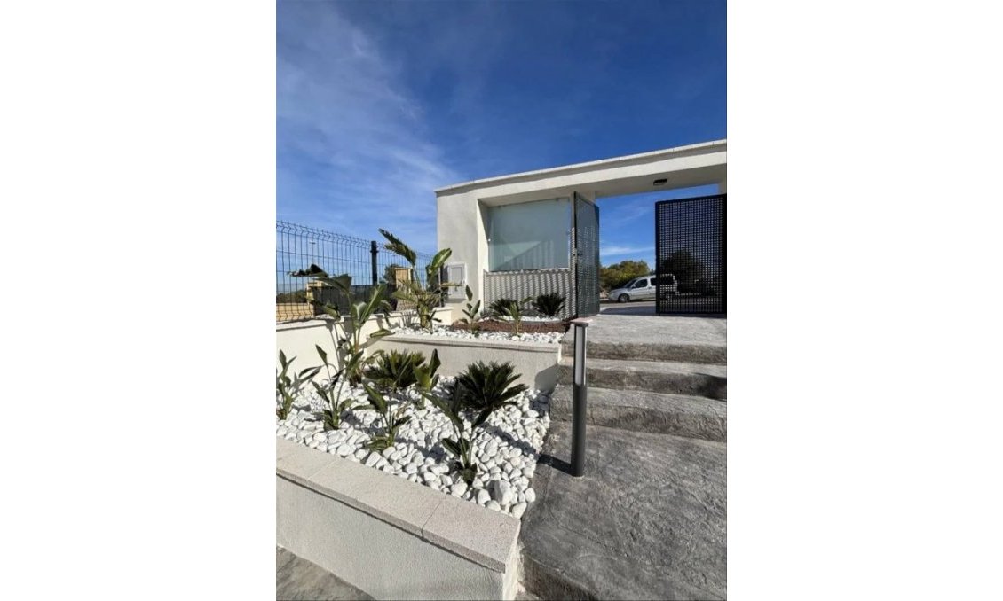 Resale - Apartment -
Las Filipinas - Inland