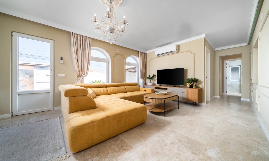 Resale - Villa -
Torrevieja - Costa Blanca