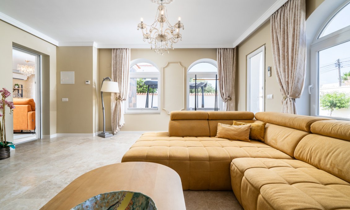 Resale - Villa -
Torrevieja - Costa Blanca