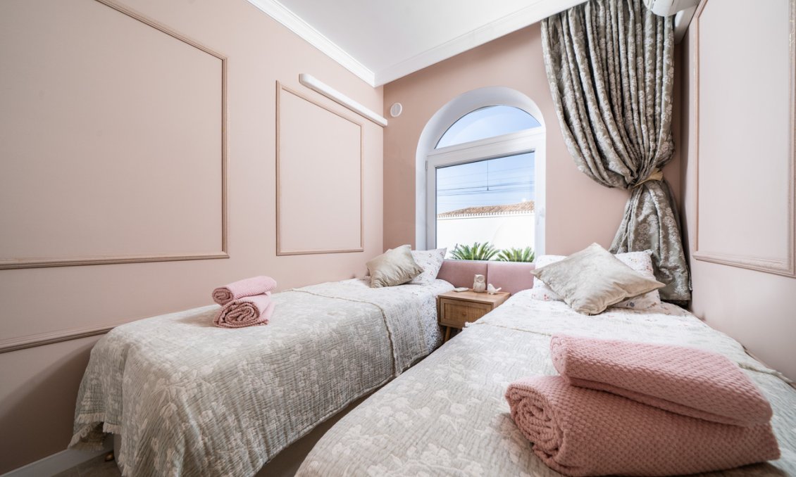 Resale - Villa -
Torrevieja - Costa Blanca