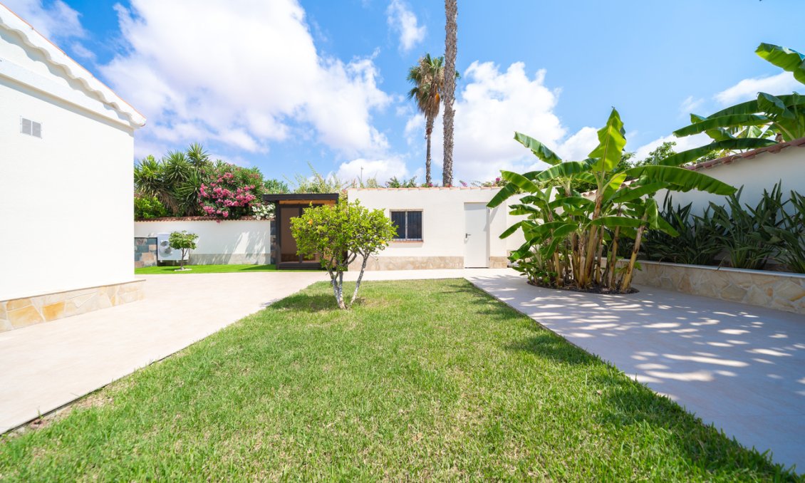 Resale - Villa -
Torrevieja - Costa Blanca