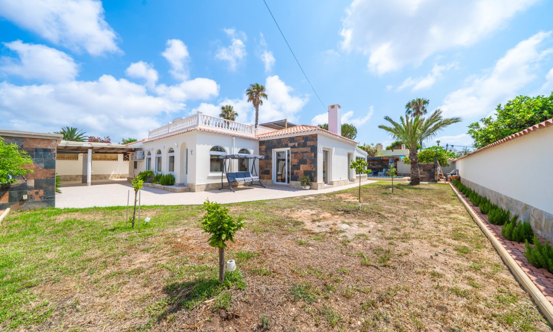 Resale - Villa -
Torrevieja - Costa Blanca