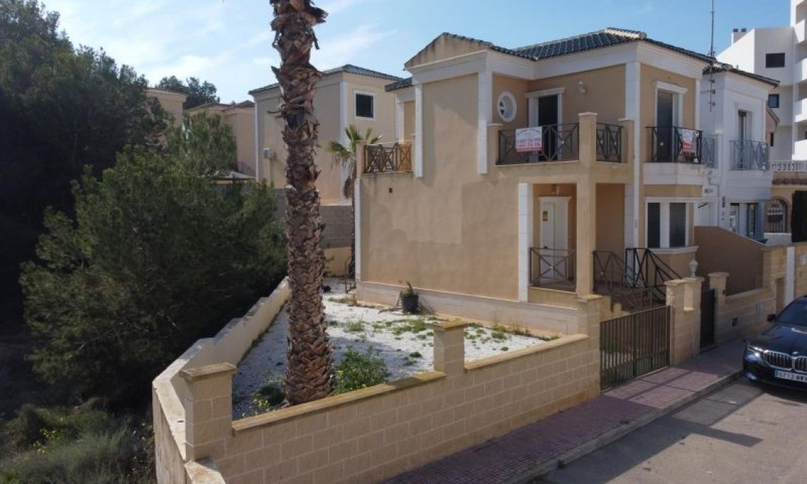Resale - Villa -
Orihuela - Inland