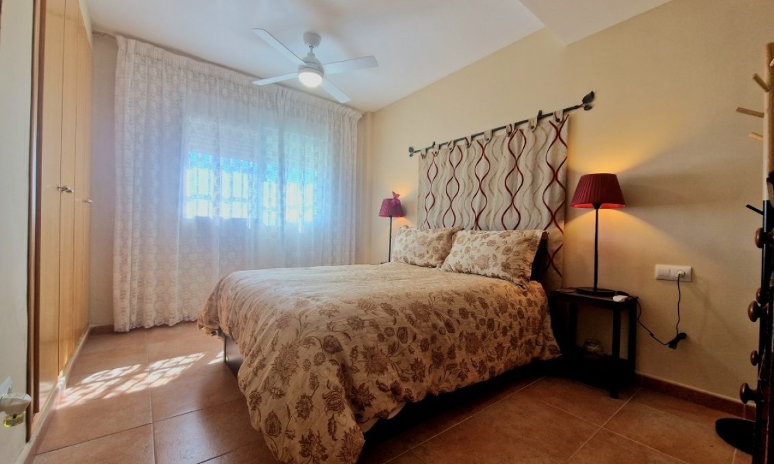 Wiederverkauf - Semi Detached -
Relleu - Inland