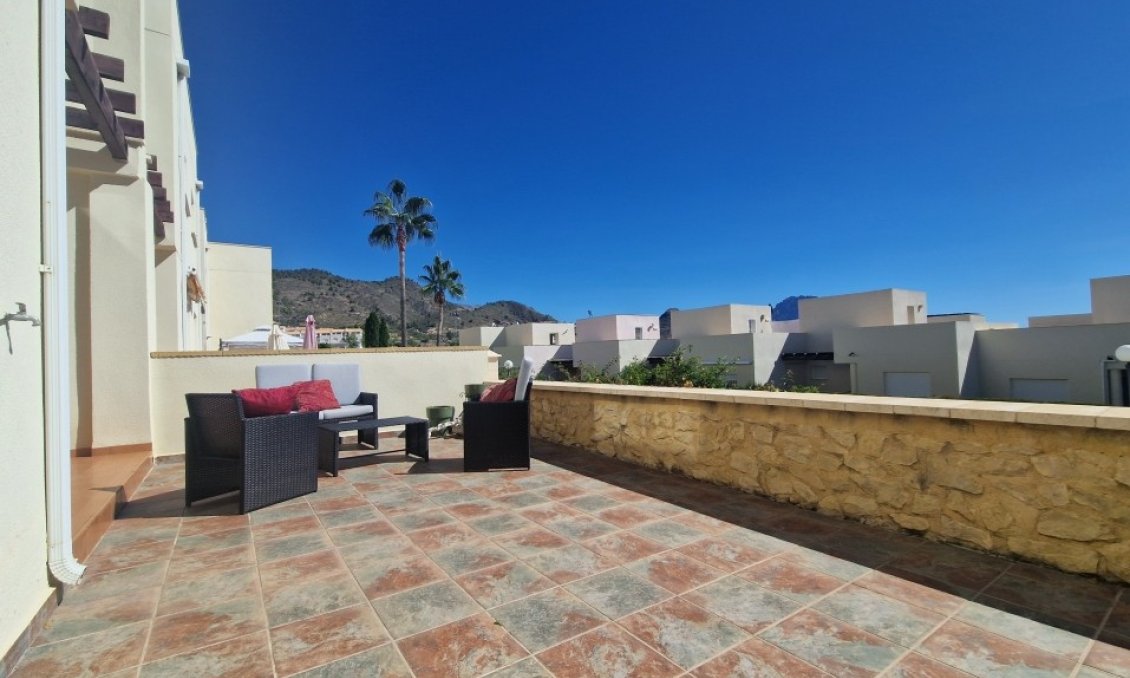 Wiederverkauf - Semi Detached -
Relleu - Inland