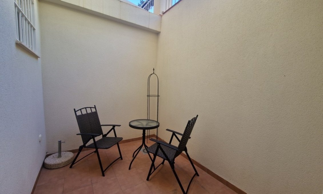 Wiederverkauf - Semi Detached -
Relleu - Inland