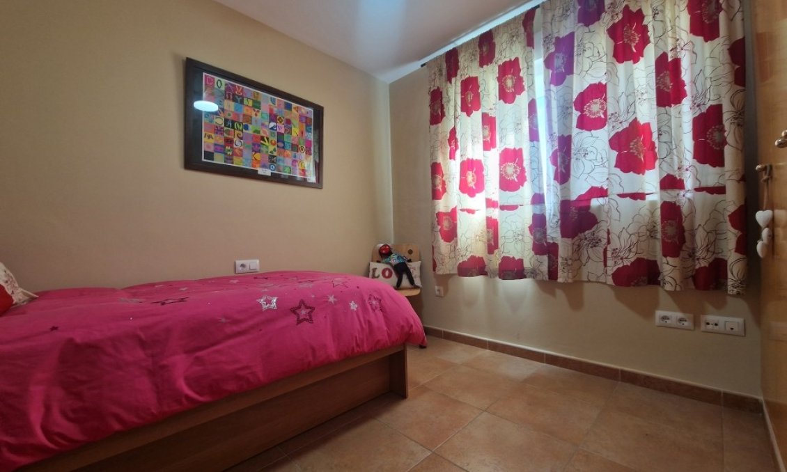 Wiederverkauf - Semi Detached -
Relleu - Inland