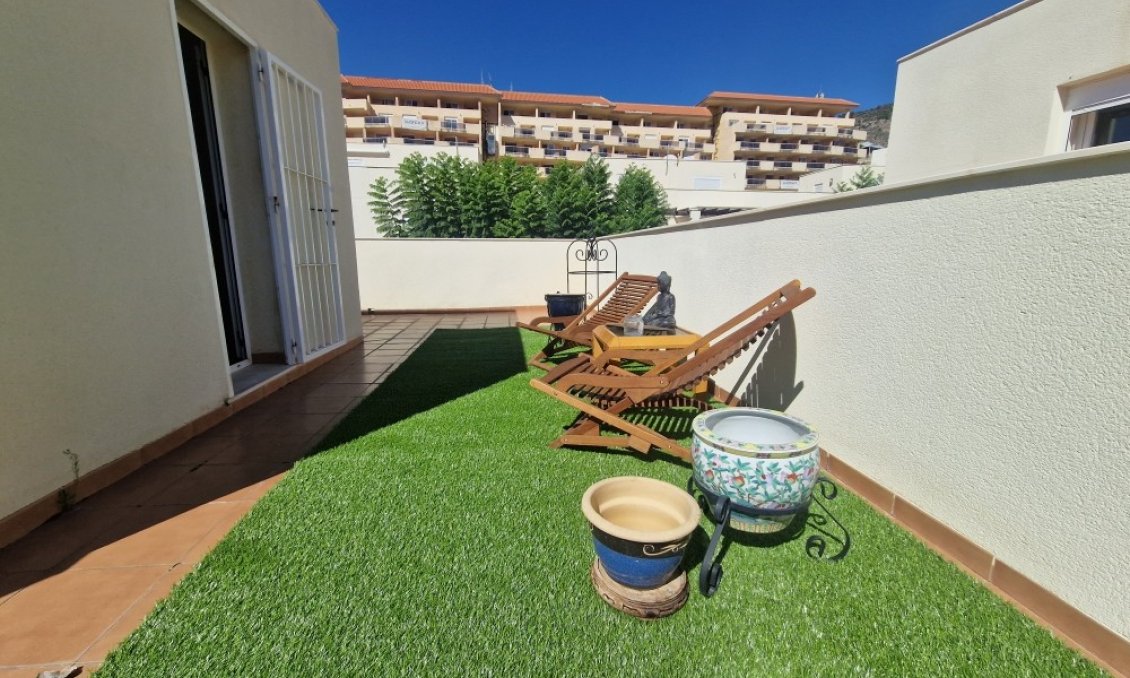 Wiederverkauf - Semi Detached -
Relleu - Inland