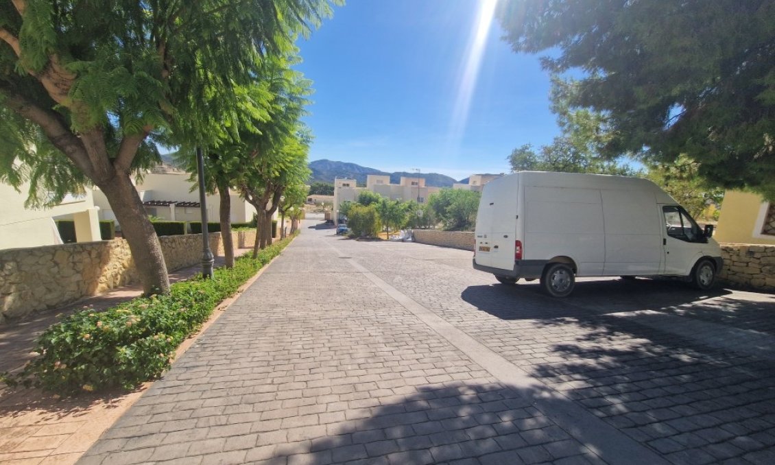 Wiederverkauf - Semi Detached -
Relleu - Inland