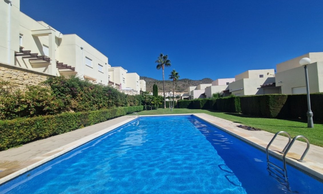 Wiederverkauf - Semi Detached -
Relleu - Inland