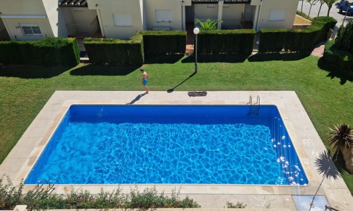 Wiederverkauf - Semi Detached -
Relleu - Inland