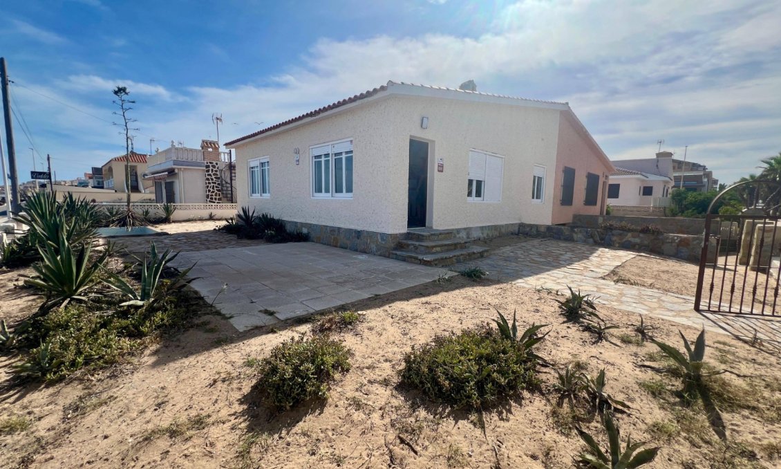 Wiederverkauf - Villa -
La Mata - Costa Blanca