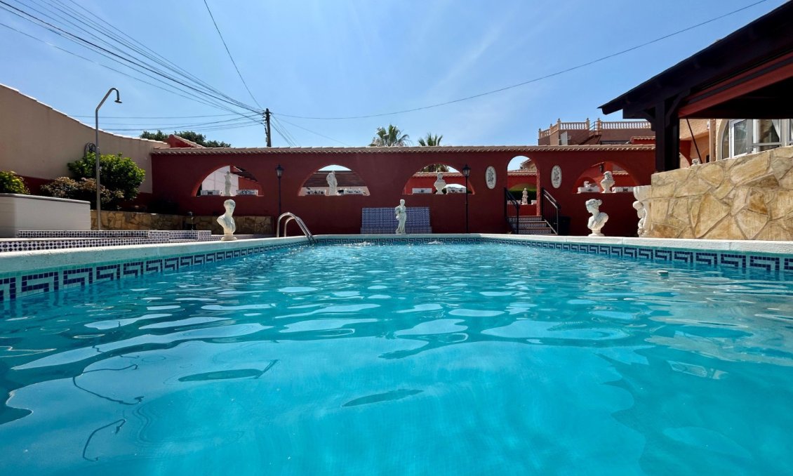 Resale - Villa -
El Chaparral - Inland