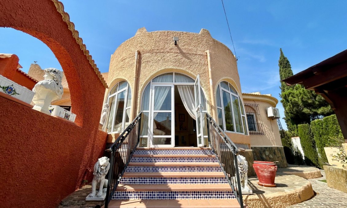 Resale - Villa -
El Chaparral - Inland