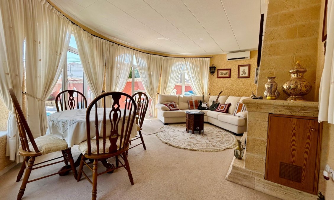 Resale - Villa -
El Chaparral - Inland