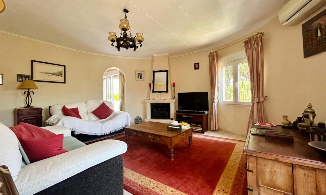 Resale - Villa -
El Chaparral - Inland