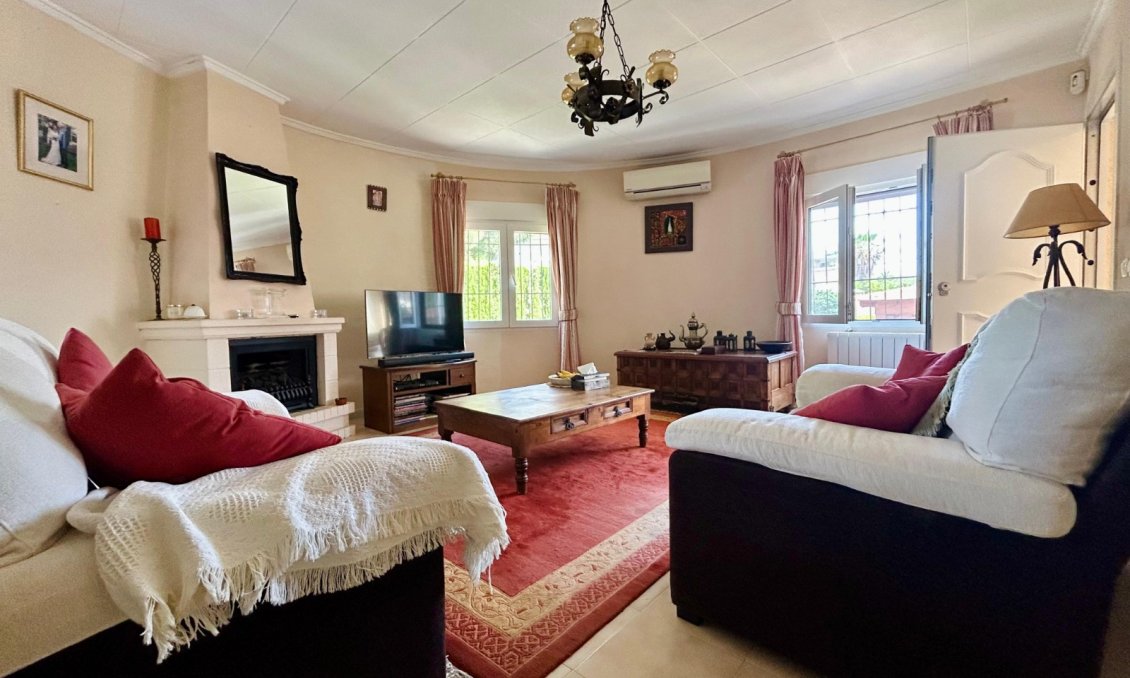 Resale - Villa -
El Chaparral - Inland