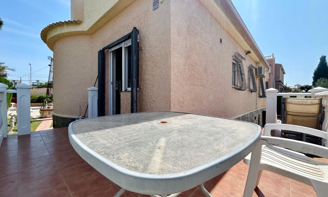 Resale - Villa -
El Chaparral - Inland