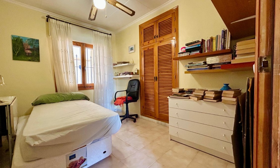 Resale - Villa -
El Chaparral - Inland