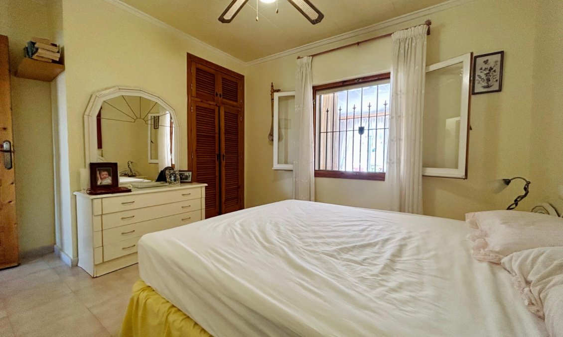 Resale - Villa -
El Chaparral - Inland