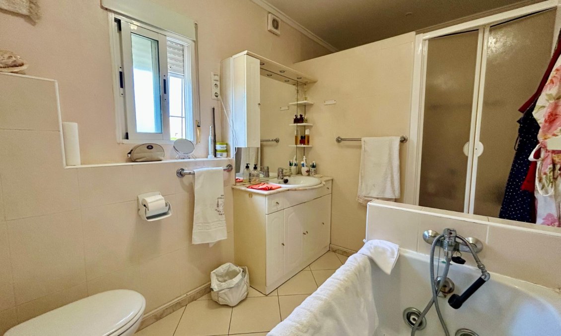 Resale - Villa -
El Chaparral - Inland