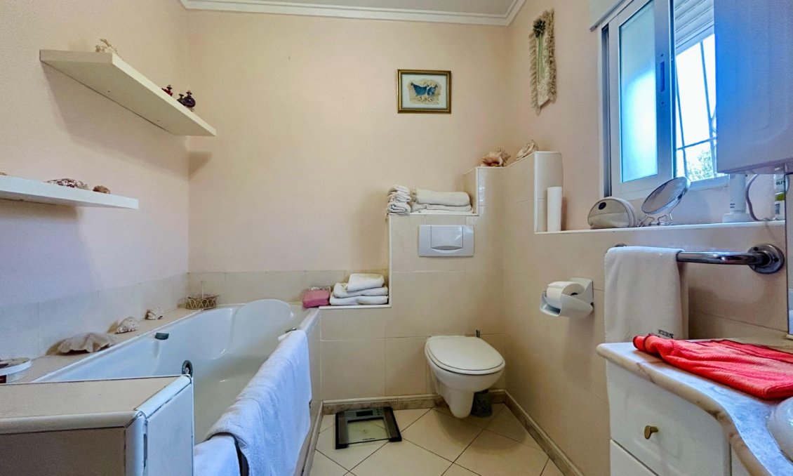 Resale - Villa -
El Chaparral - Inland