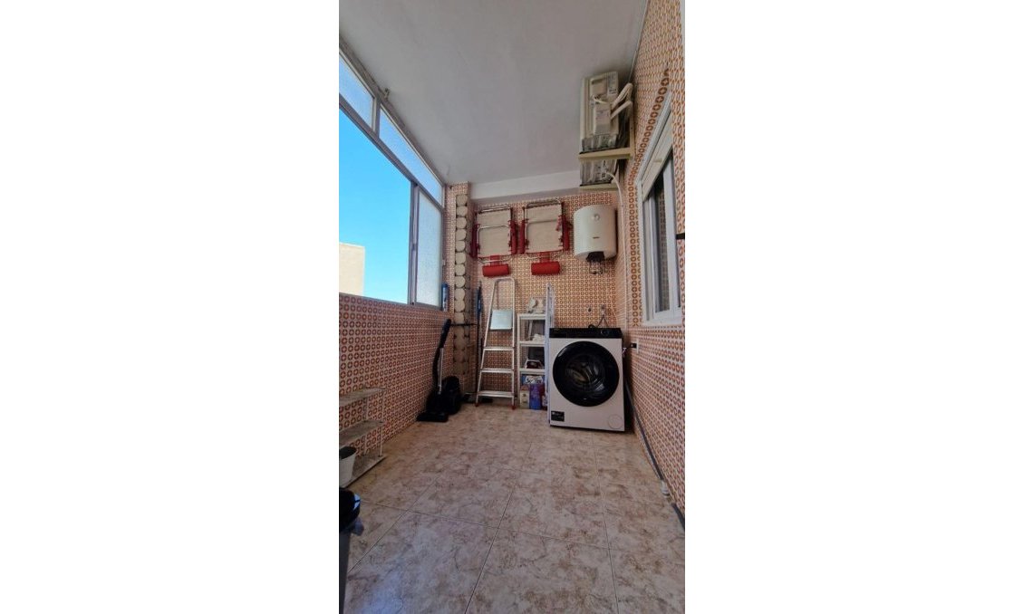 Resale - Apartment -
Torrevieja - Playa de los Locos