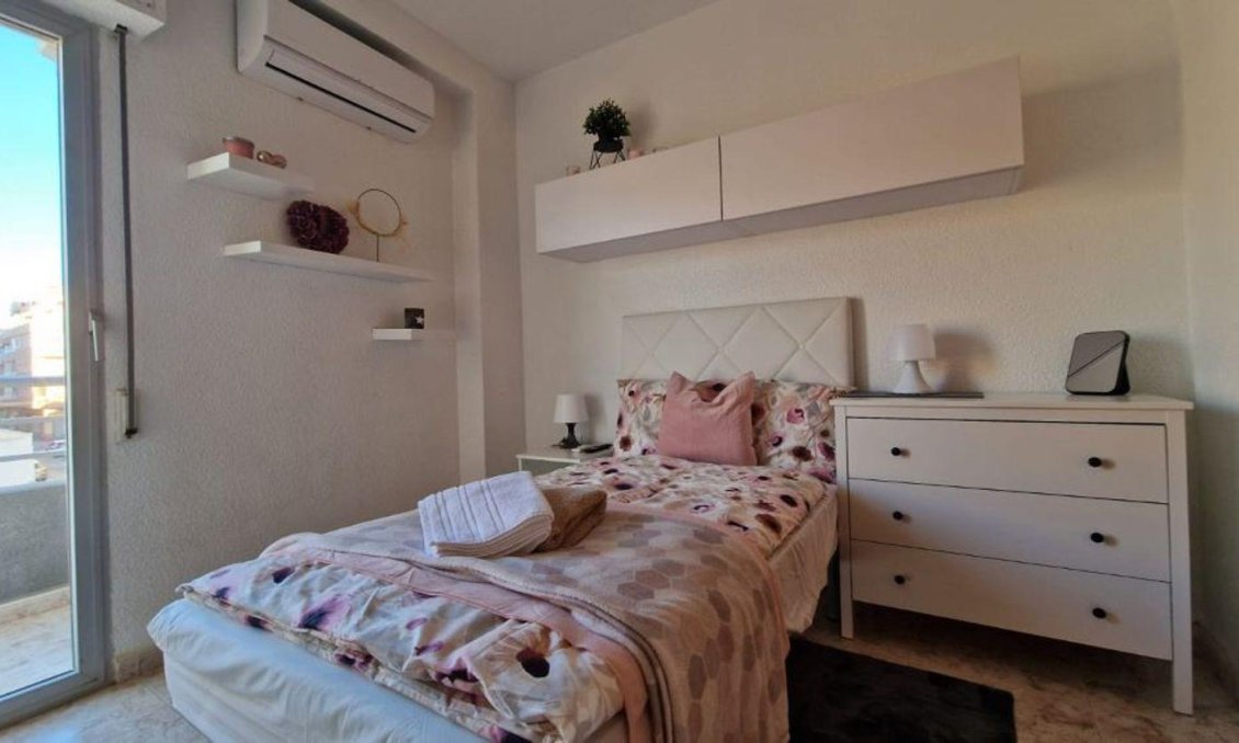 Resale - Apartment -
Torrevieja - Playa de los Locos