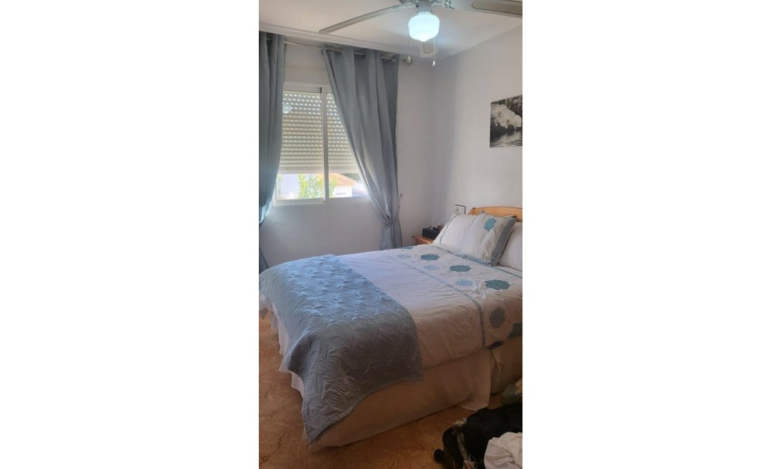 Resale - Bungalow -
Torrevieja - Torretas