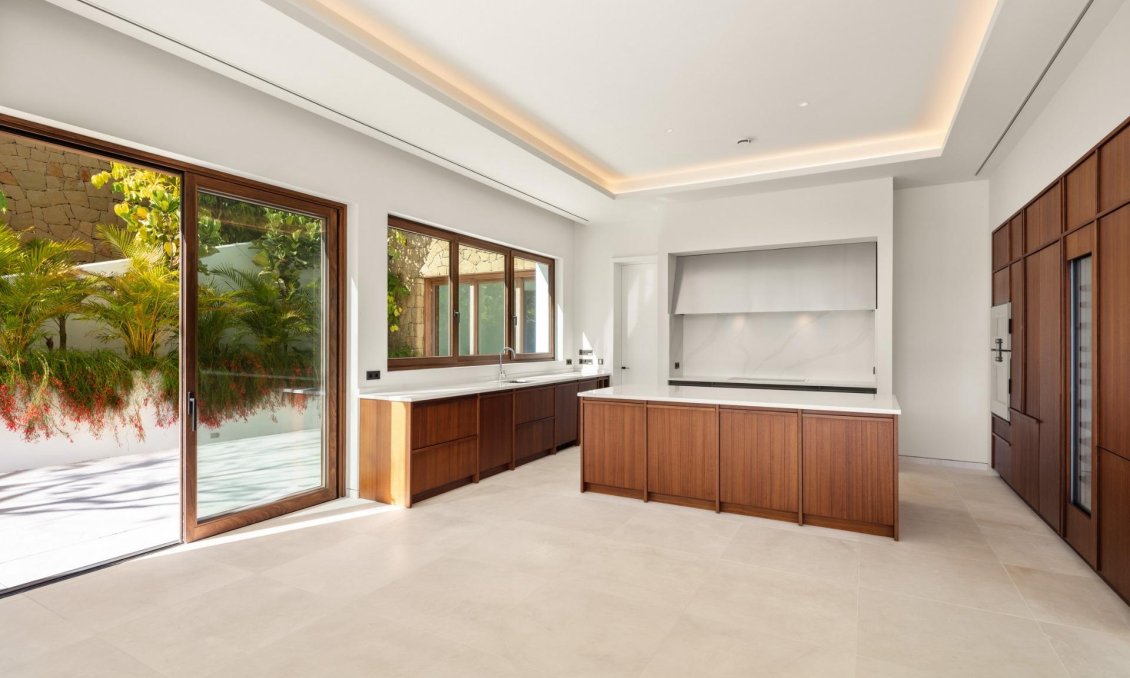 Neue Gebäude - Villa -
Casares - Pedregales