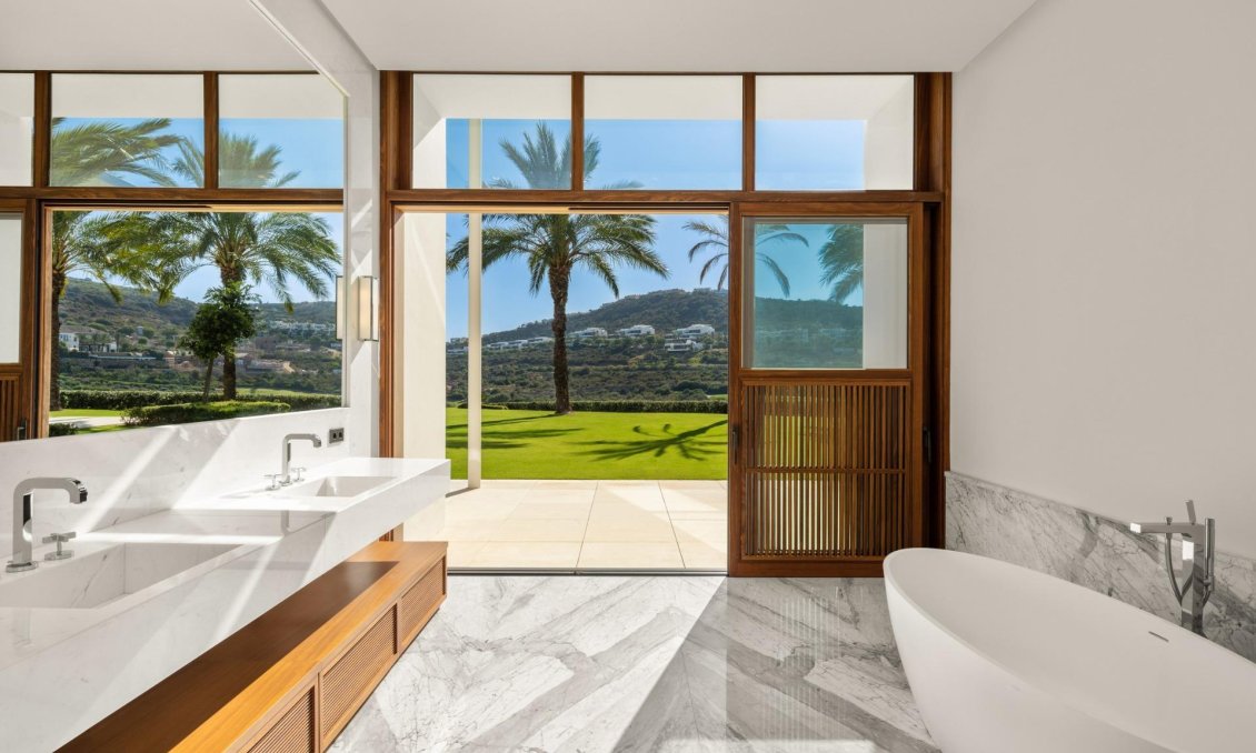 Neue Gebäude - Villa -
Casares - Pedregales