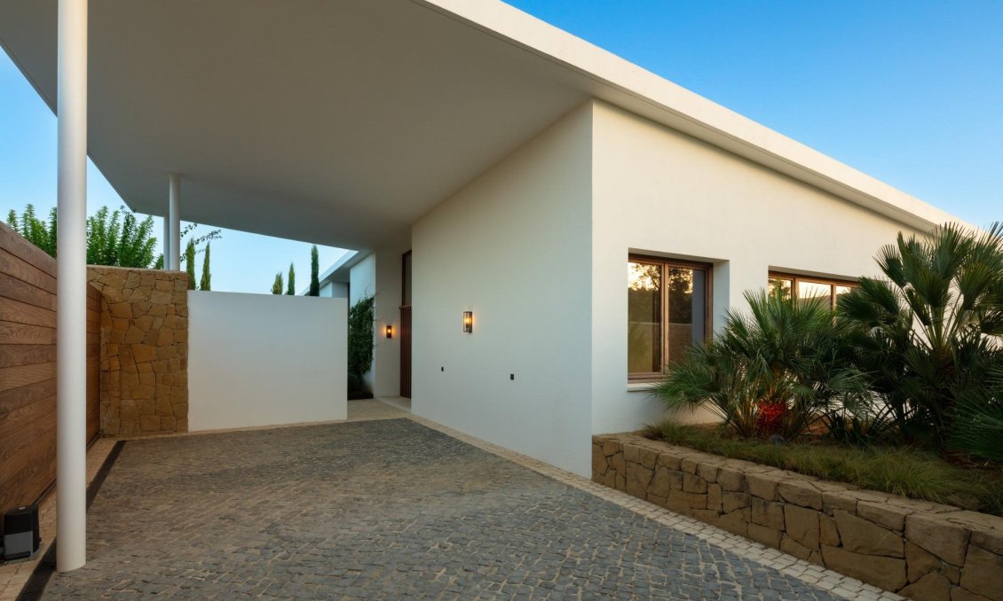 Neue Gebäude - Villa -
Casares - Pedregales