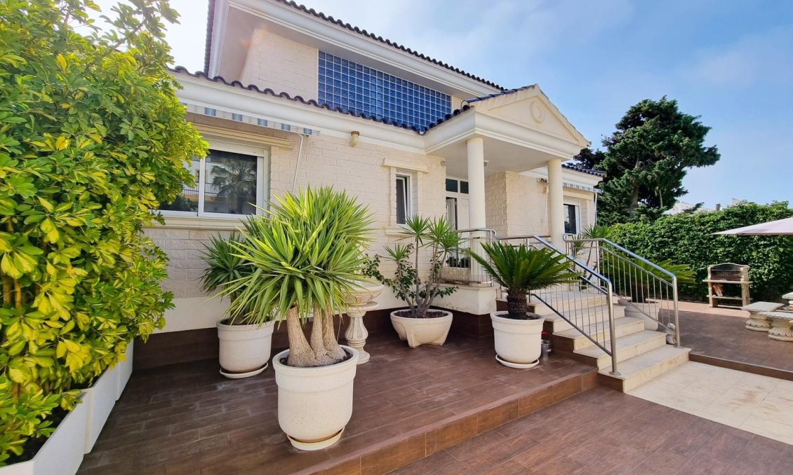 Resale - Villa -
Torrevieja - Costa Blanca