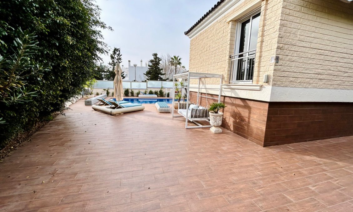 Resale - Villa -
Torrevieja - Costa Blanca