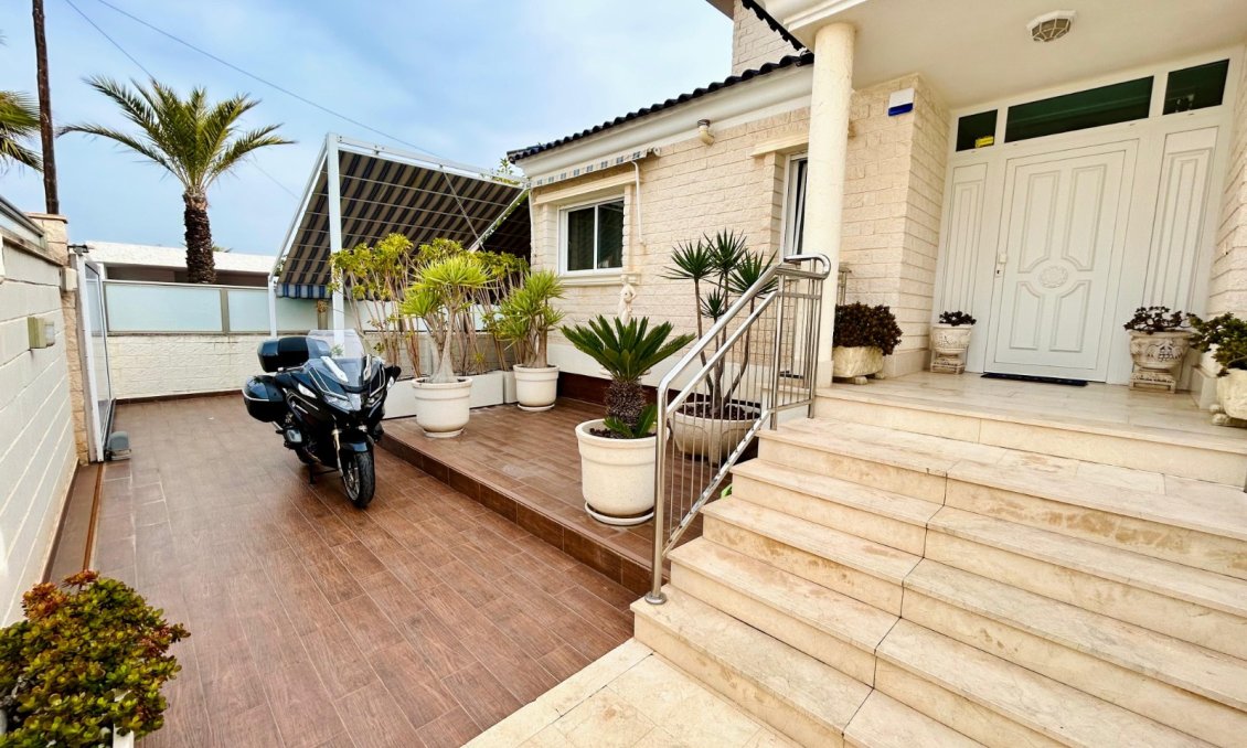 Resale - Villa -
Torrevieja - Costa Blanca