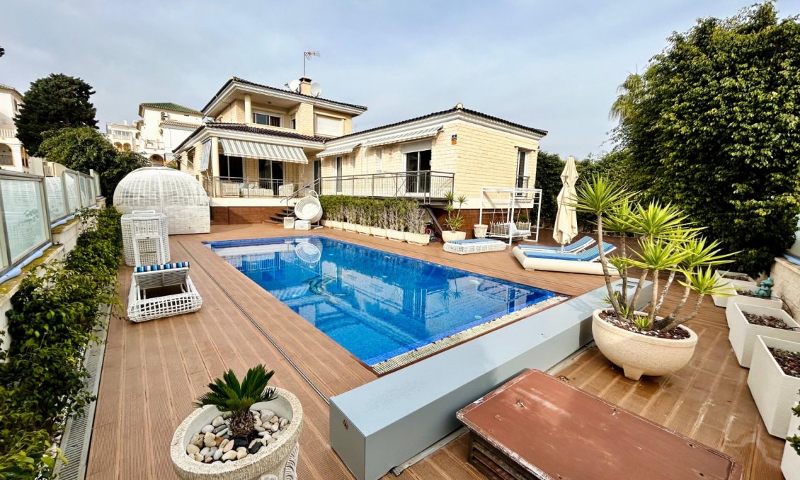 Resale - Villa -
Torrevieja - Costa Blanca