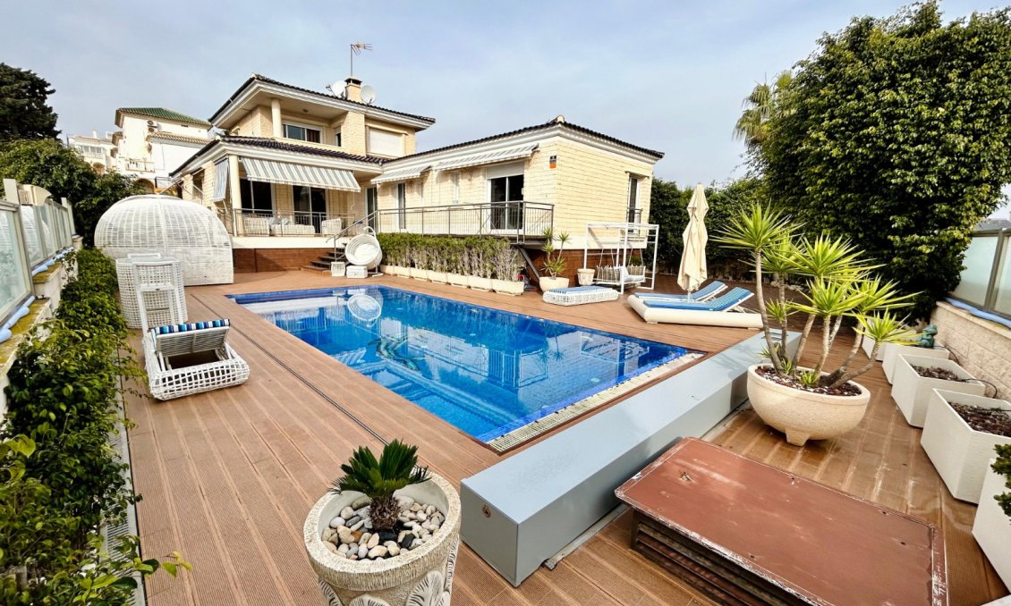 Resale - Villa -
Torrevieja - Costa Blanca