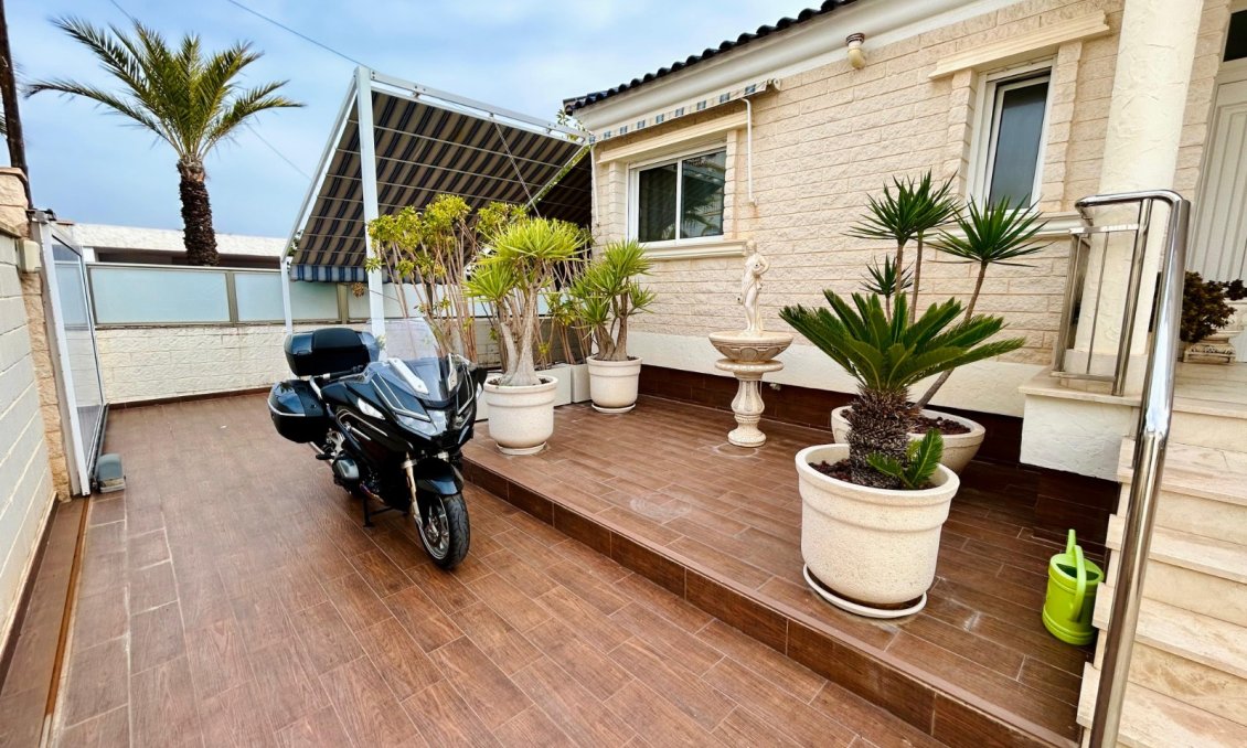 Resale - Villa -
Torrevieja - Costa Blanca