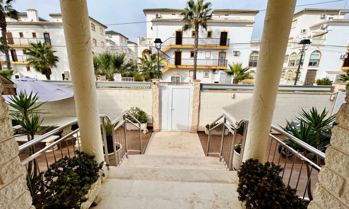 Resale - Villa -
Torrevieja - Costa Blanca