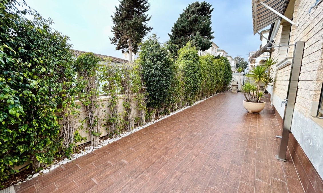 Resale - Villa -
Torrevieja - Costa Blanca