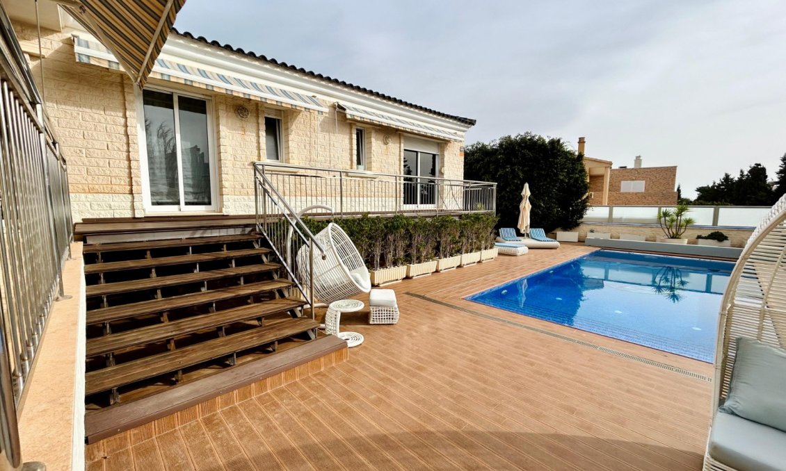 Resale - Villa -
Torrevieja - Costa Blanca