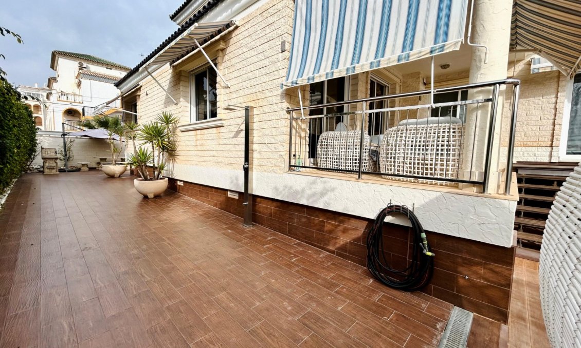 Resale - Villa -
Torrevieja - Costa Blanca