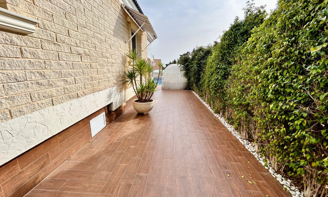 Resale - Villa -
Torrevieja - Costa Blanca