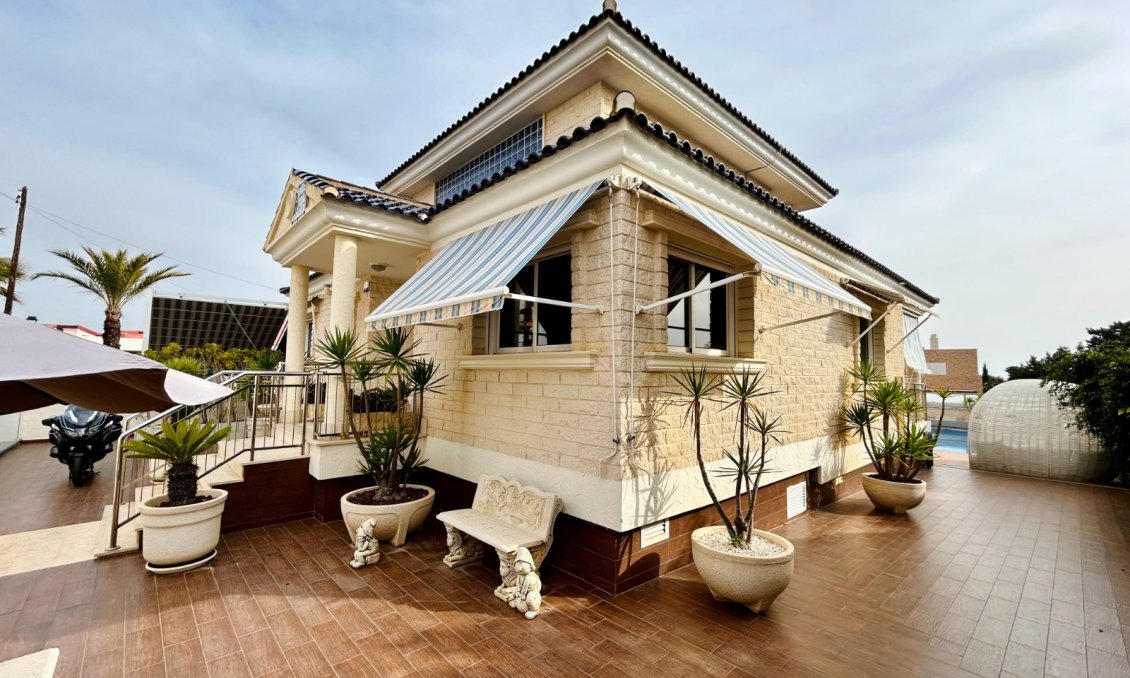 Resale - Villa -
Torrevieja - Costa Blanca