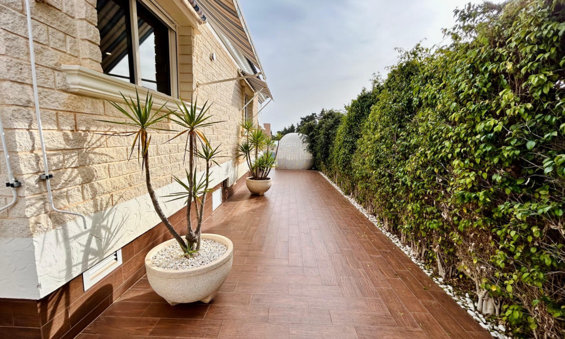 Resale - Villa -
Torrevieja - Costa Blanca