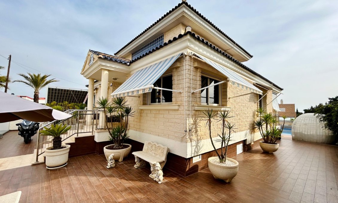 Resale - Villa -
Torrevieja - Costa Blanca