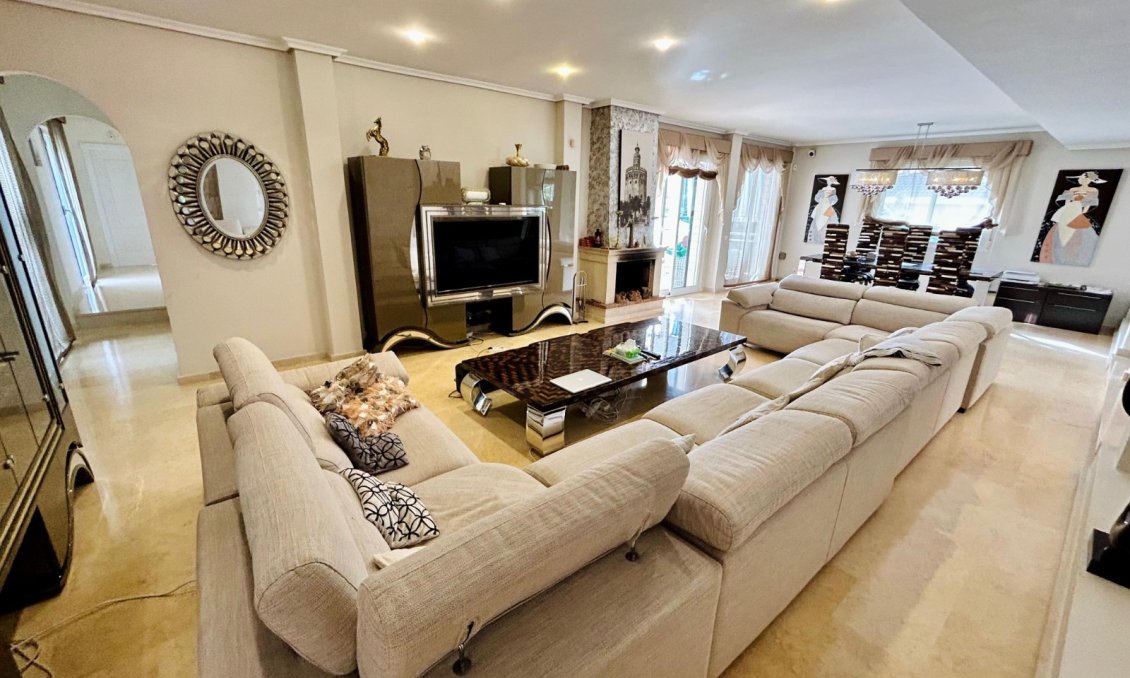 Resale - Villa -
Torrevieja - Costa Blanca