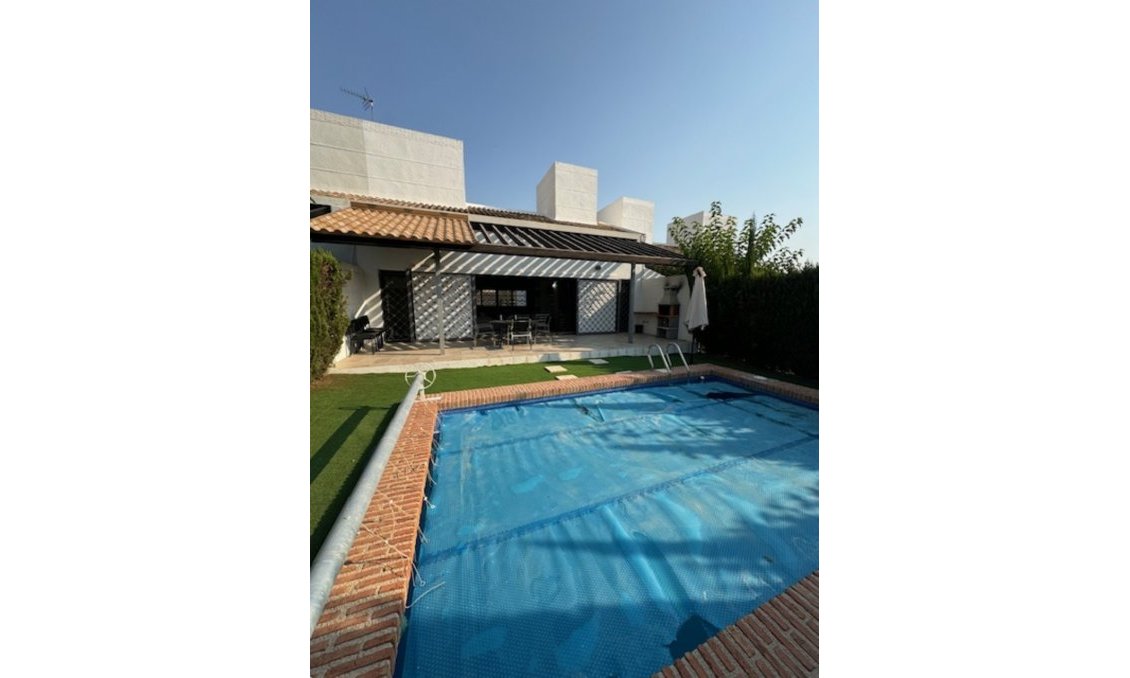 Resale - Villa -
Peraleja Golf - Inland