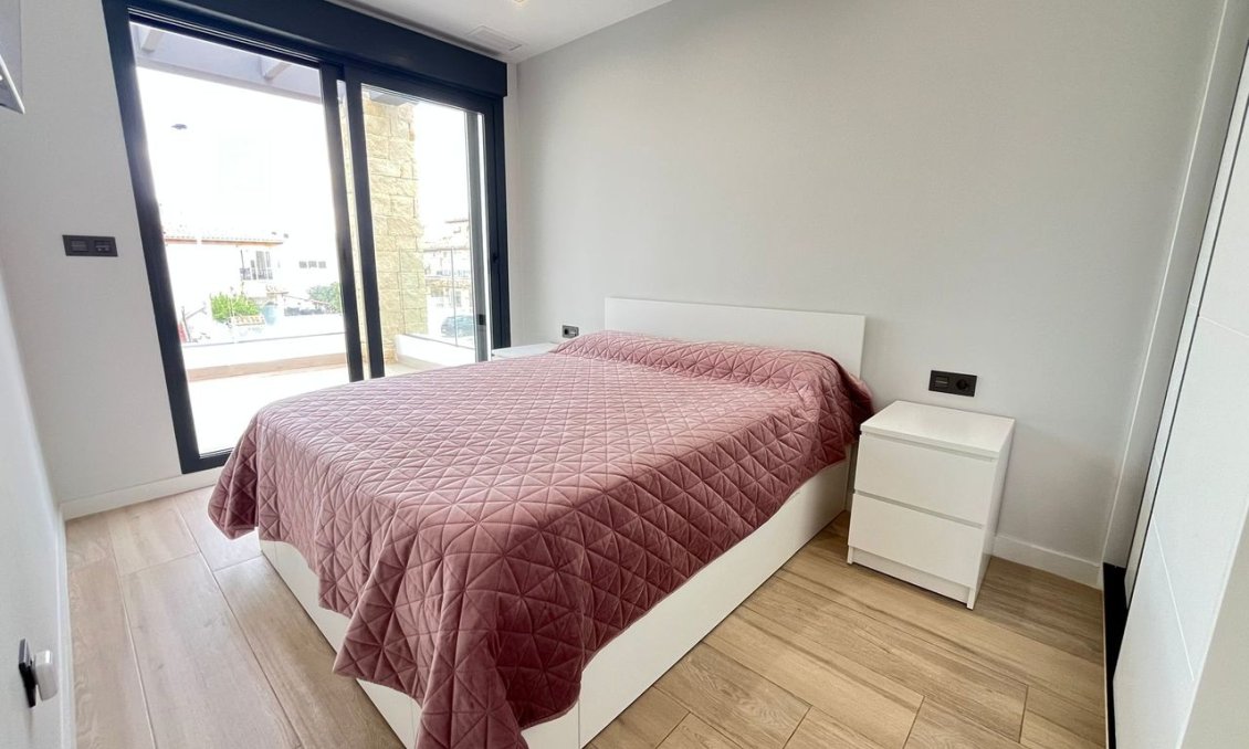 Wiederverkauf - Villa -
Punta Prima - Costa Blanca