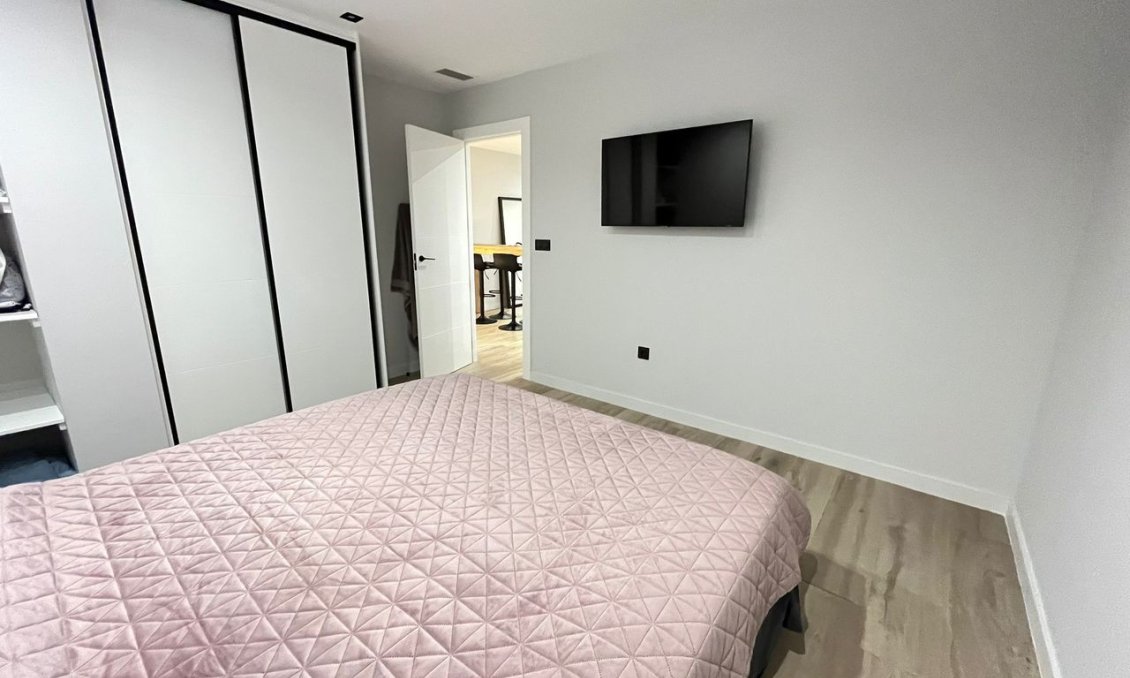 Wiederverkauf - Villa -
Punta Prima - Costa Blanca